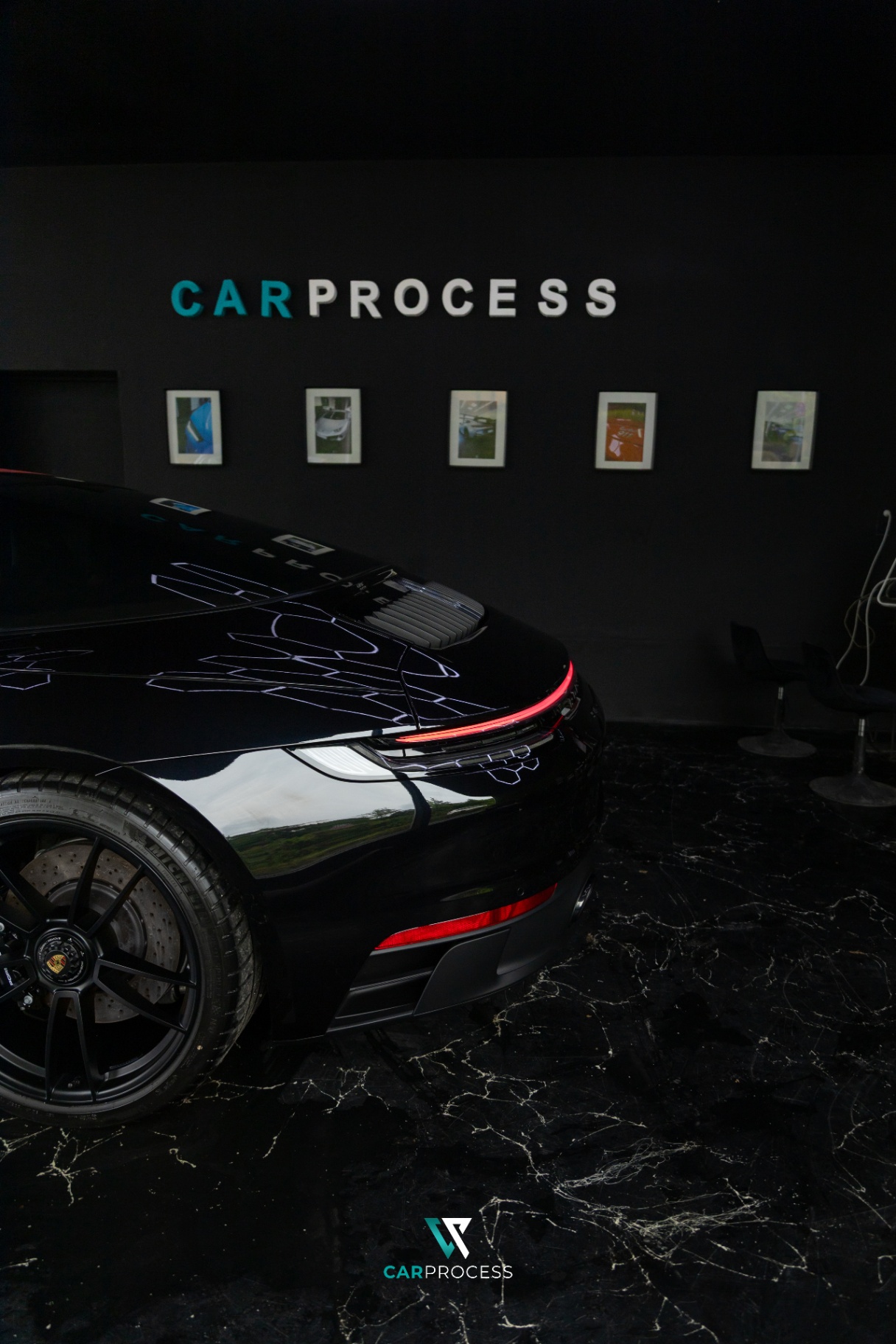 Porsche 911 an CarProcess Signature Wand