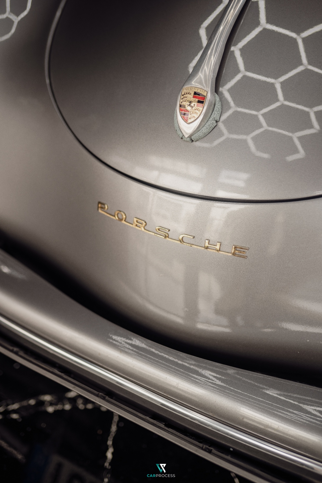 Porsche 356 Detail Emblem nach Lackaufbereitung
