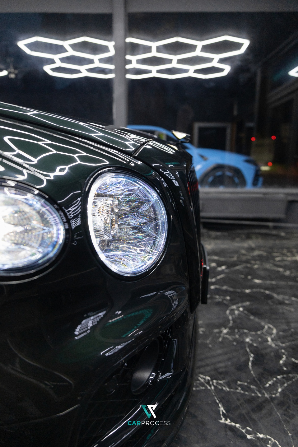 Bentley Frontscheinwerfer mit Hexagon-Reflexion nach Keramikversiegelung