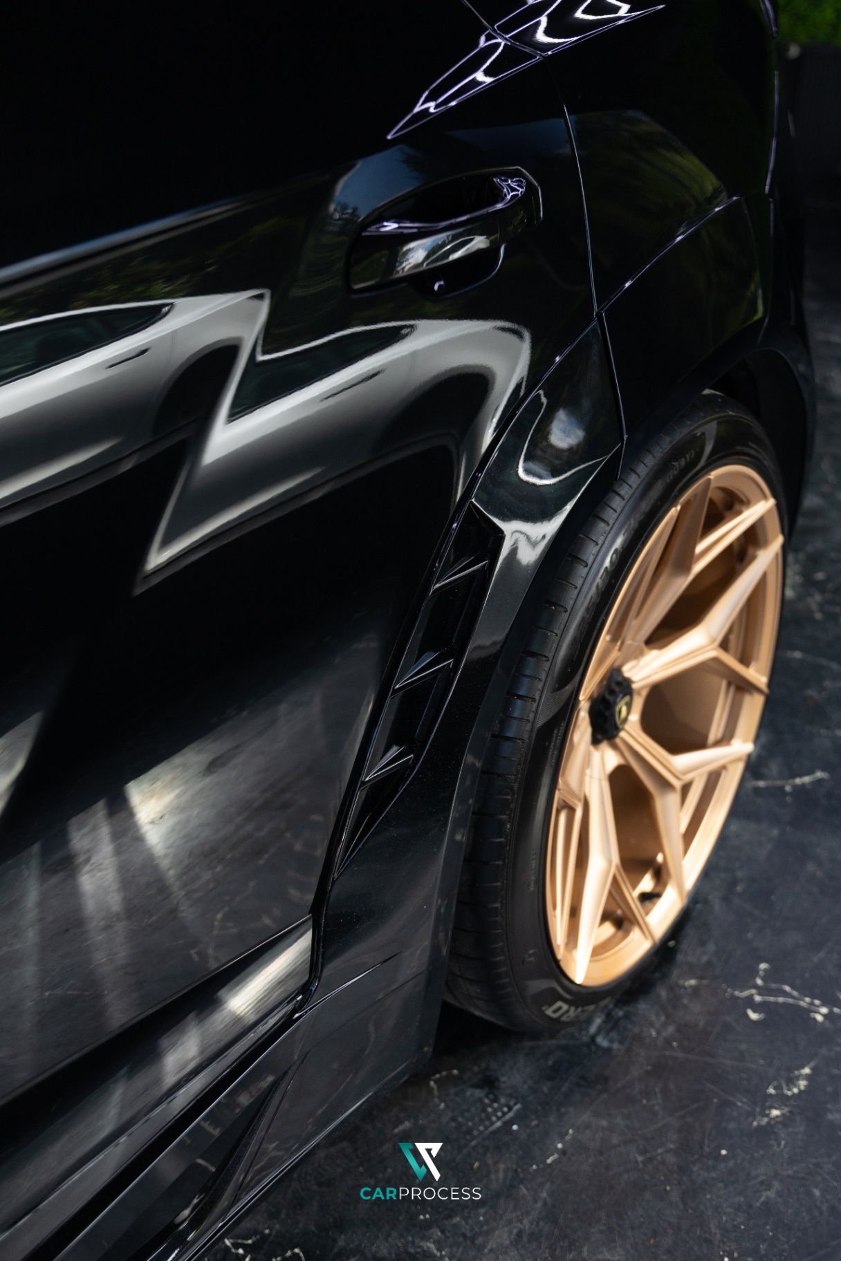Lamborghini Urus Detail mit Bronze-Felgen